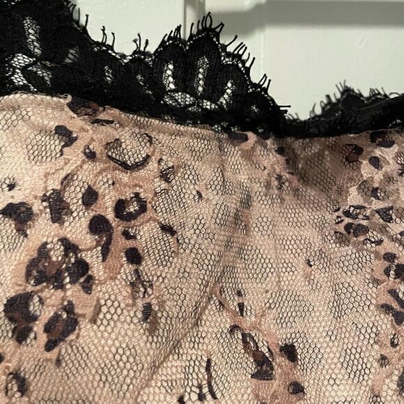 Yank Camisole with lace overlay Size Small - Picture 8 of 8